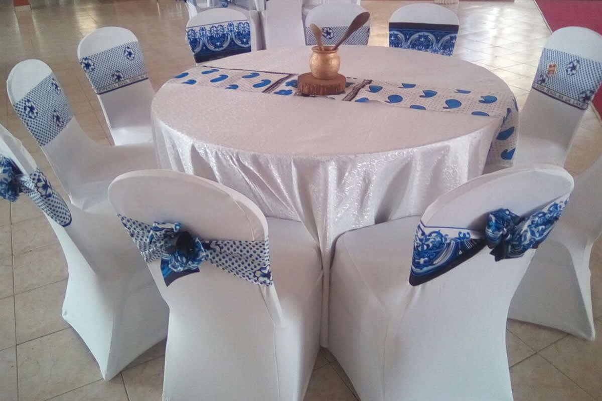 Outdoor Occasions Table Linen and Center Pieces For Hire